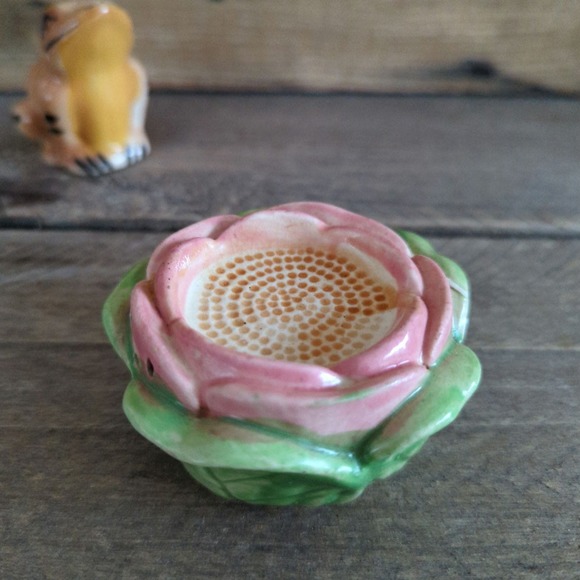 Vintage Handpainted Ceramic Frog on a Lily Pad Salt & Pepper Shakers Japan - Picture 7 of 11